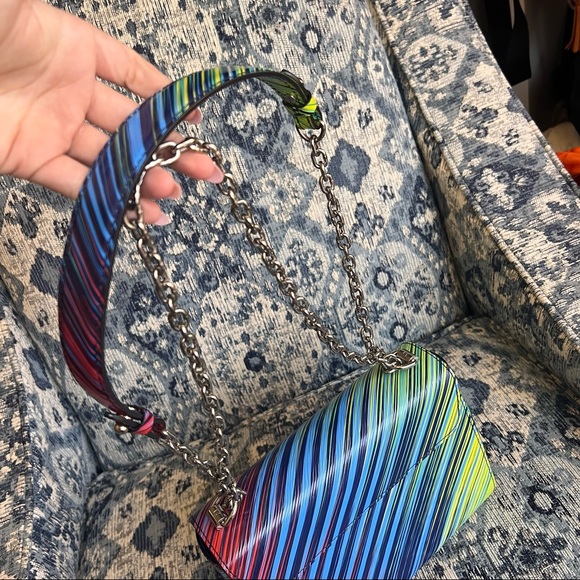 Louis Vuitton Tropical Epi Twist MM - Picture 7 of 15